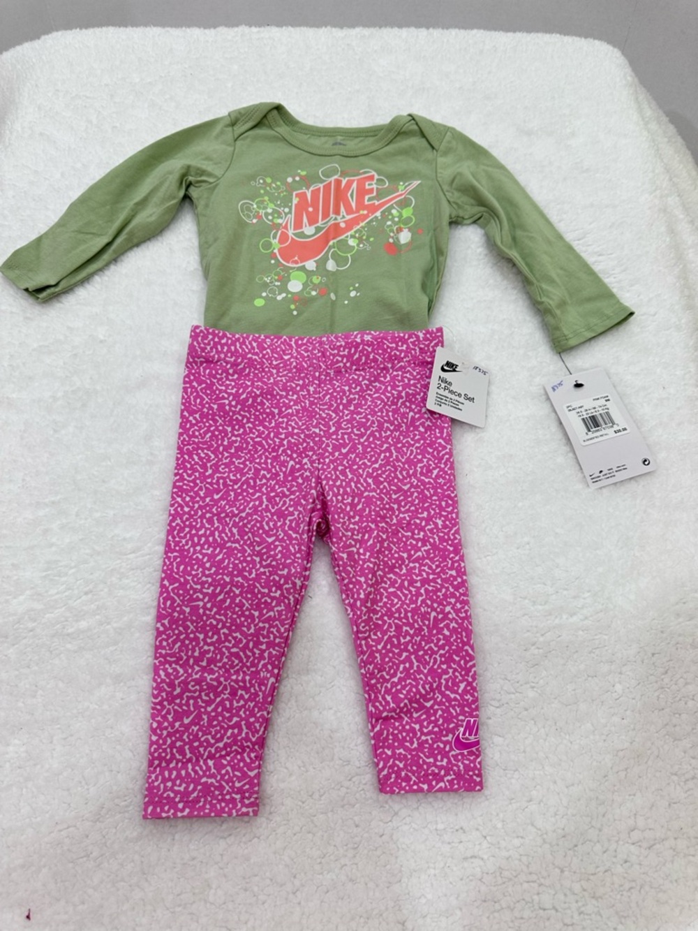 Girl’s Nike  Bodysuit and Legging Set - Picture 2 of 12